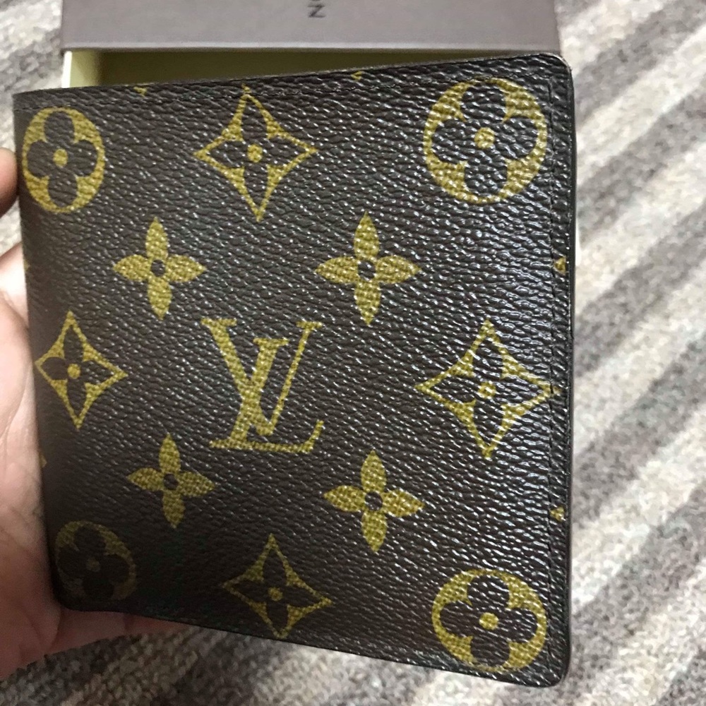 Authentic Louis Vuitton Mens Wallet Monogram